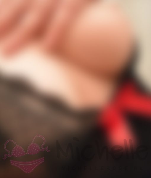 Foto's borsten in sexy jurkje
