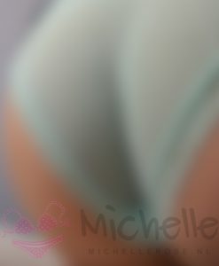 Foto's in lichtblauw slipje met nat poesje