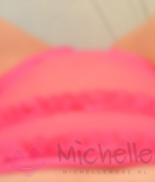 Foto's poesje met roze slipje