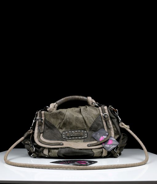Versleten oude Guess tas