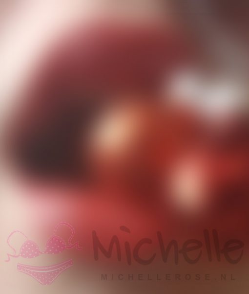 Foto's van mijn lippen met kerstballetjes