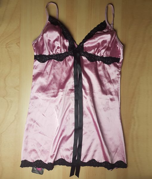Roze satijnen nachtjurkje