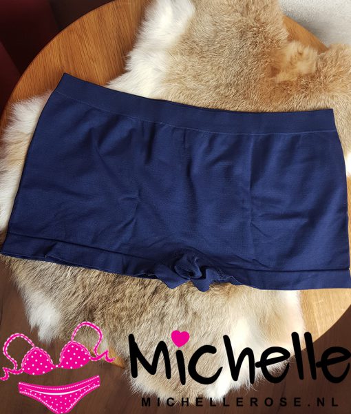Gedragen naadloze boxer in het blauw