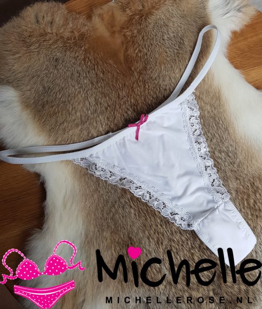 Witte gedragen string met roze strikje