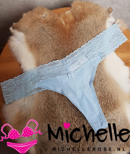 Sexy lichtblauwe gedragen string
