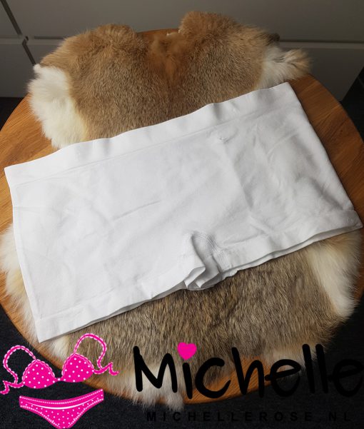 Fijne witte gedragen boxer