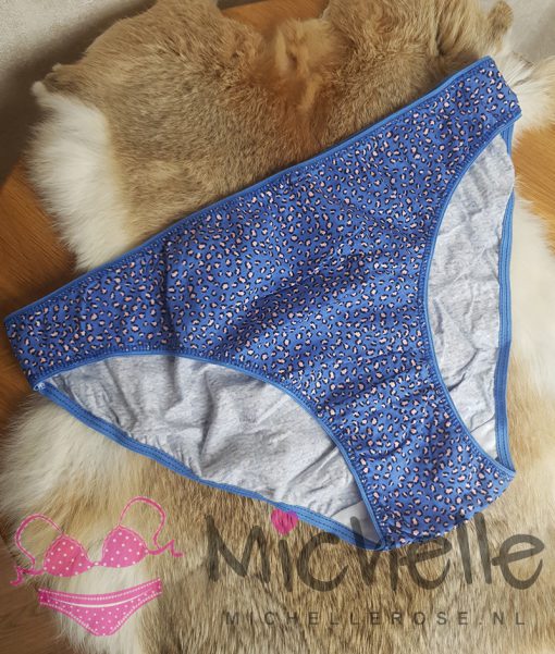 Blauw gedragen katoenen slipje met dierenprint