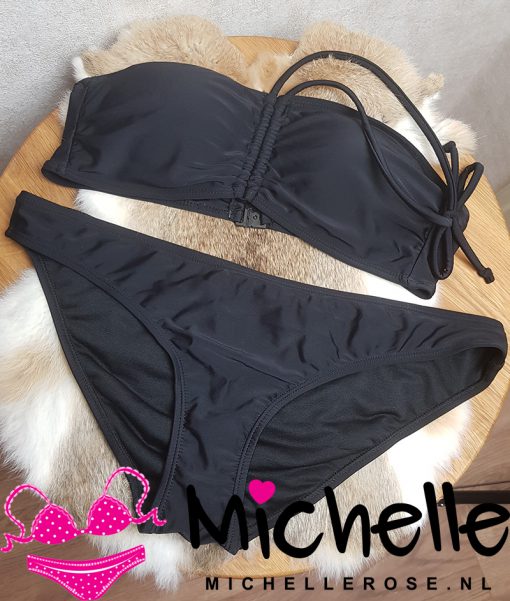 Lekkere zwarte gedragen bikini