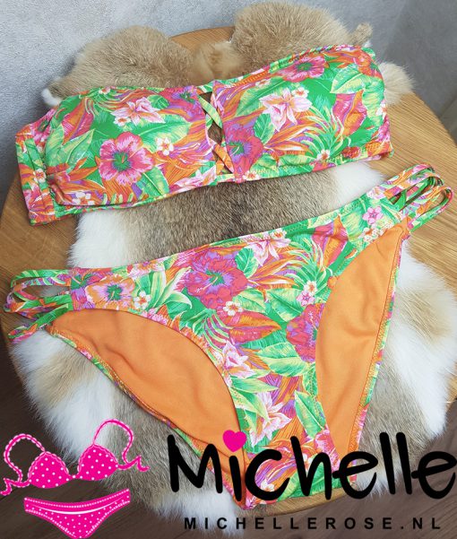 Zomerse gedragen bloemen bikini