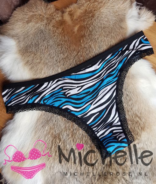 Lekker gedragen stringetje blauw dierenprintje