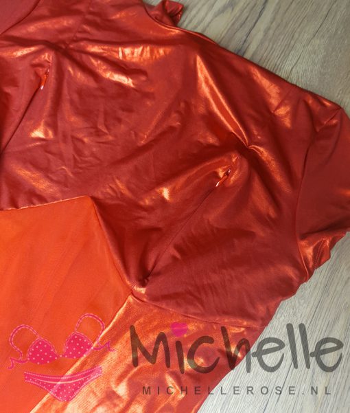 Rode metallic jumpsuit met doorschijnende delen en ritsjes - Afbeelding 4