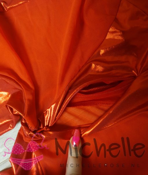 Rode metallic jumpsuit met doorschijnende delen en ritsjes - Afbeelding 5