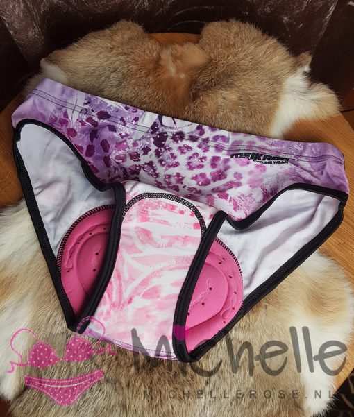 Sexy gedragen fietsbroekje met panter