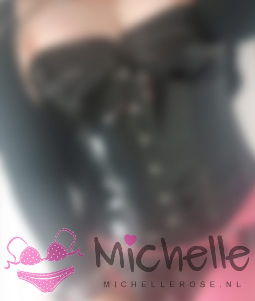 Foto's - Kinky in lak corset (deel 3)