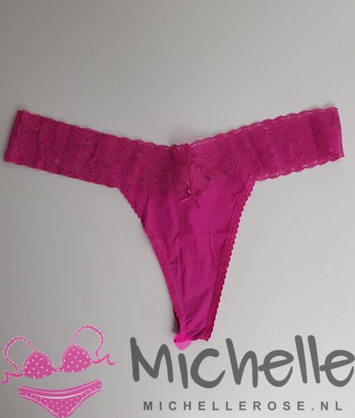 Zachte roze string met kanten rand