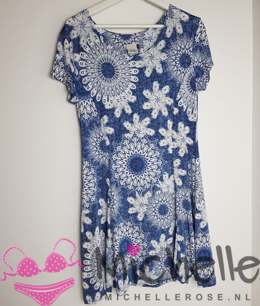 Mooi blauw met wit jurkje
