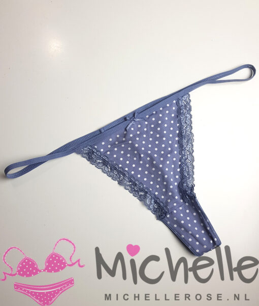 Gedragen blauw stringetje met witte stipjes