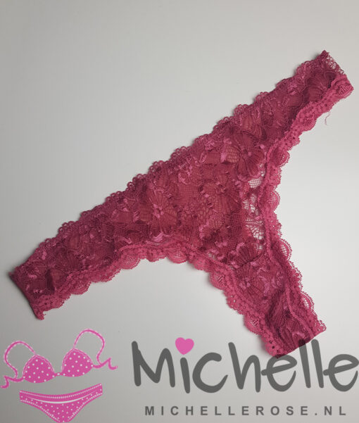 Gedragen roze kanten string
