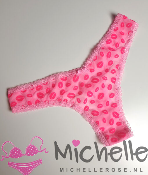 Roze gedragen string met kuslipjes