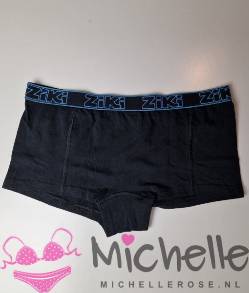 Zwarte gedragen boxer