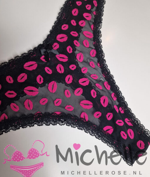 Zwarte string met roze kuslipjes - Afbeelding 2