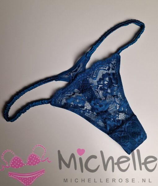 Gedragen string van blauw kant