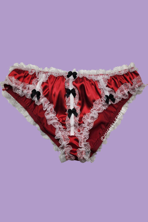 Gedragen slipje rood satijn